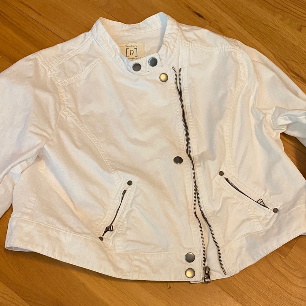 Relativity White Jacket - Picture 2 of 4